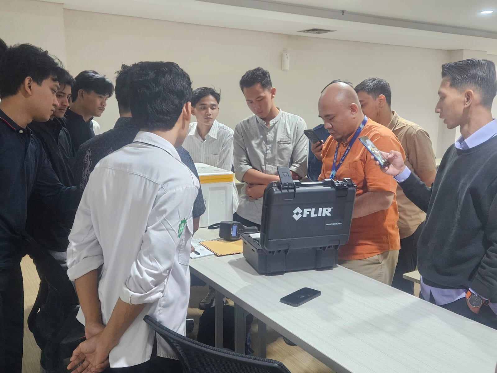 Basic Technical Guidance on Radiation Protection and Introduction to the Identifinder R-425