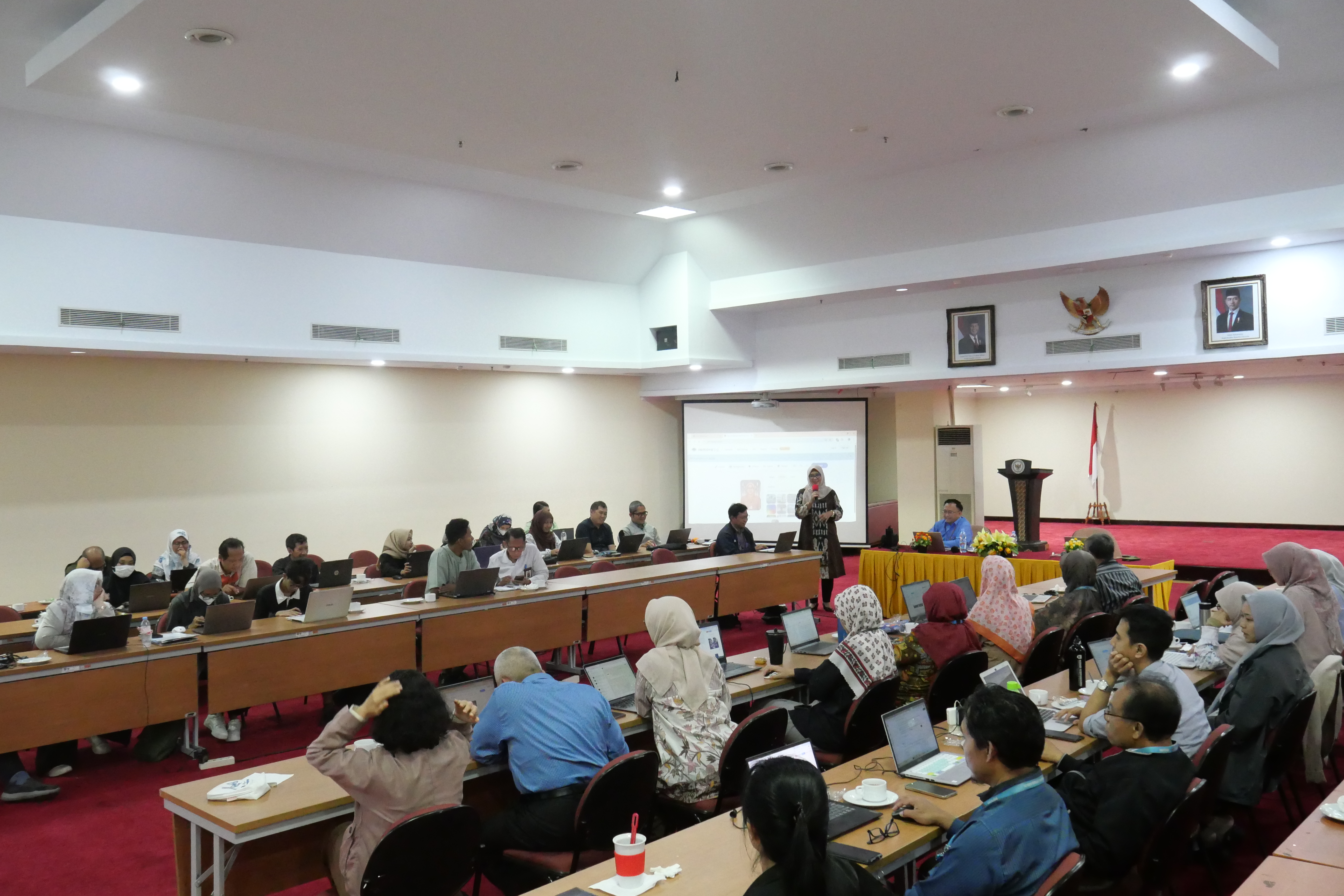 BAPETEN Enhances Employee Capacity through a Digital Literacy Seminar