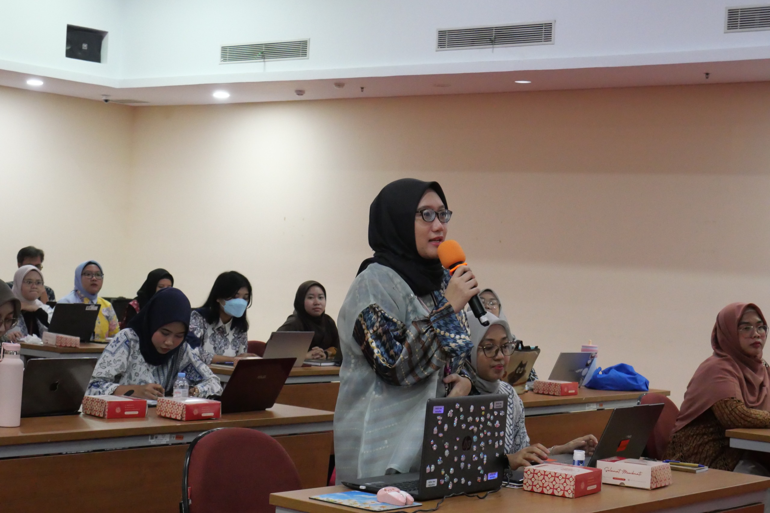 Enhancing Human Resource Competence, BAPETEN Holds a Modern Office Workshop