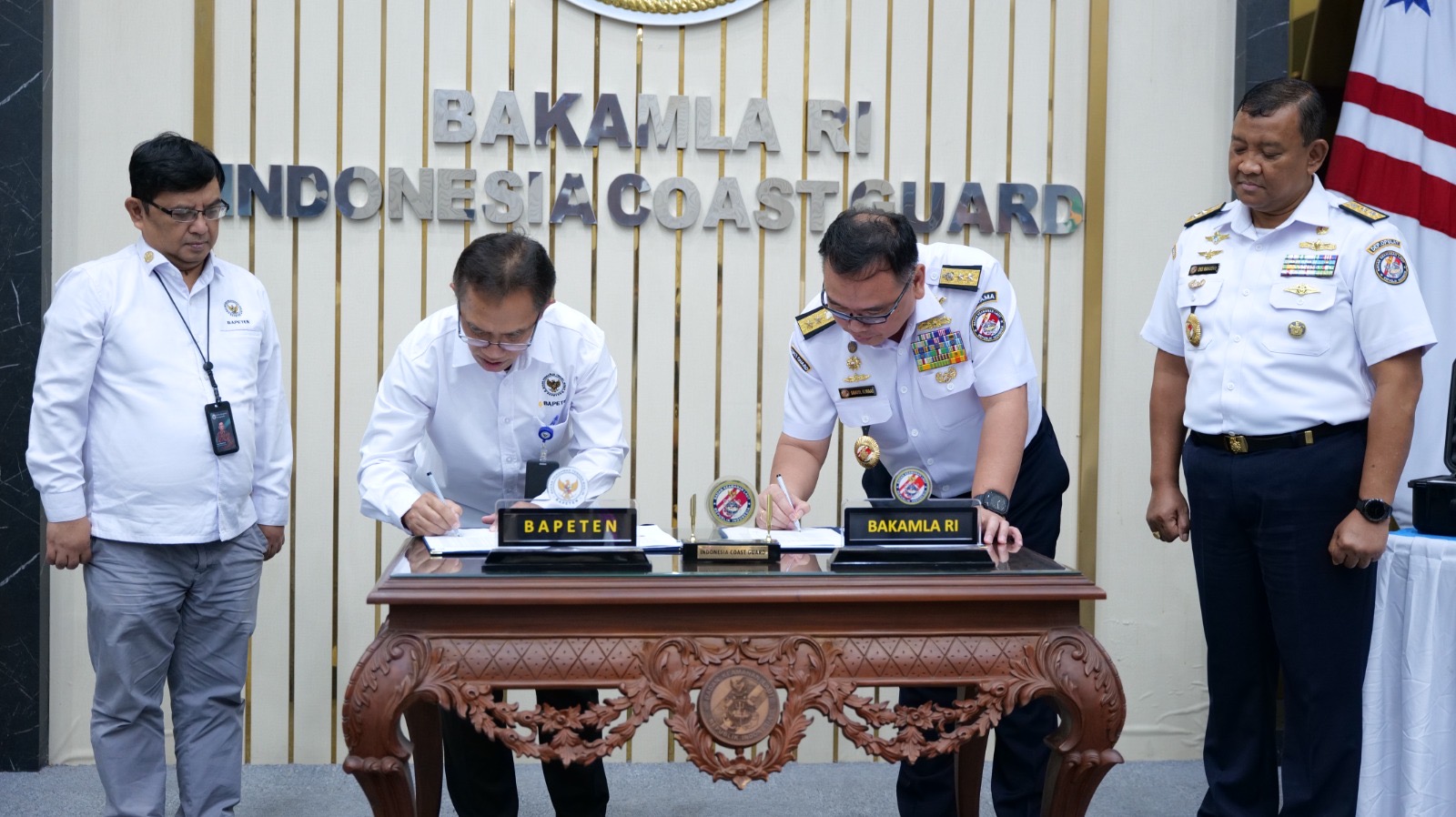 Perkuat Pemanfaatan Aset Negara, BAPETEN Serahkan BMN Kepada BAKAMLA RI